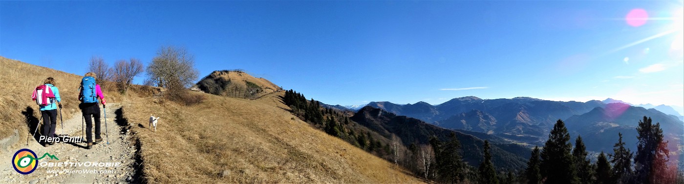 30 In arrivo alle cascine di Cima Blum...panorama.jpg